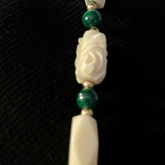 Vtg genuine malachite carved jade gold necklace - Picture 2 of 12